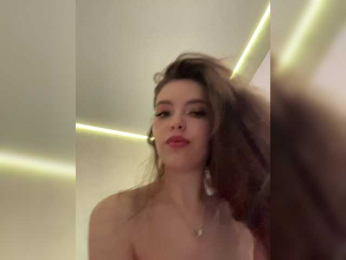 YourLadyyy webcam model stream image