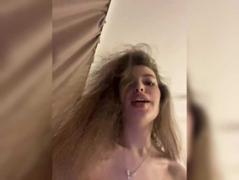 YourLadyyy webcam model stream image