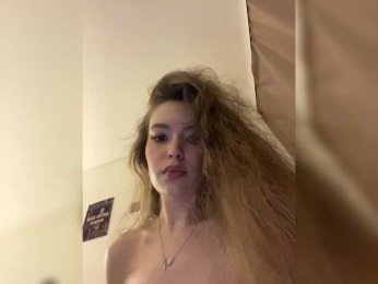 YourLadyyy webcam model stream image