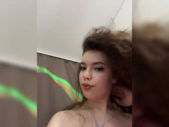 YourLadyyy webcam model stream image