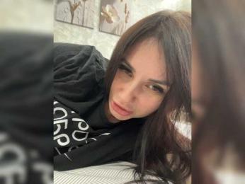 Y_Leiki webcam model stream image