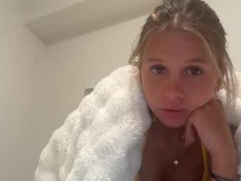 petitebaddie349 webcam model stream image