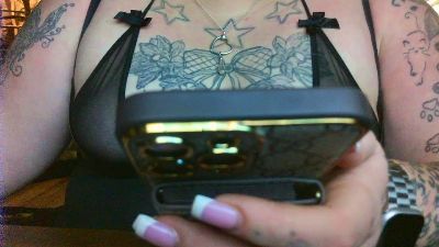 FrauVonNebenan webcam model stream image