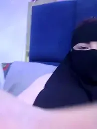 _Douna_-_ webcam model stream image