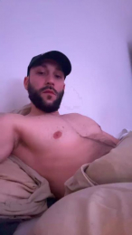 Roylarry webcam model stream image