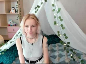 pink_lila18 webcam model stream image