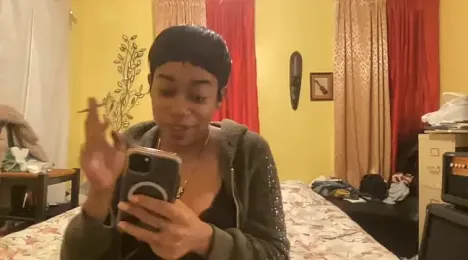 MommyConfident webcam stripchat model stream image