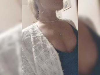 Good-woman webcam model stream image