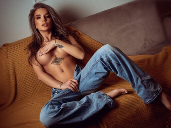 AriannaRuss webcam model stream image