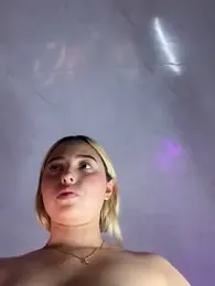 Irisweet_ webcam model stream image