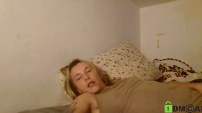 SpacerWoman webcam model stream image