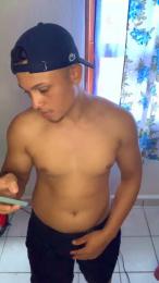 Morenoyboy webcam model stream image