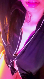 Aloneathome22 webcam model stream image