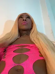 Mara_royal webcam model stream image