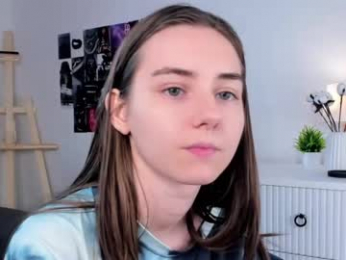 approche_toi_petite webcam chaturbate model stream image