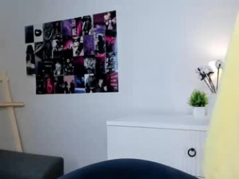 approche_toi_petite webcam model stream image