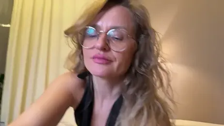 mommy_nadin webcam model stream image