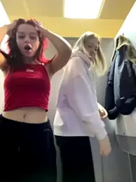 Cum_girlss webcam model stream image