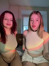 Cum_girlss webcam model stream image