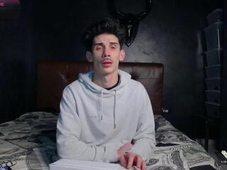 Leon Lovett webcam model stream image