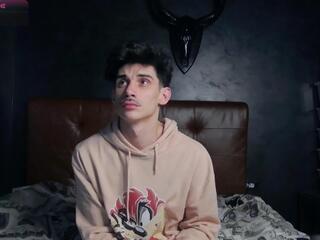 Leon Lovett webcam model stream image