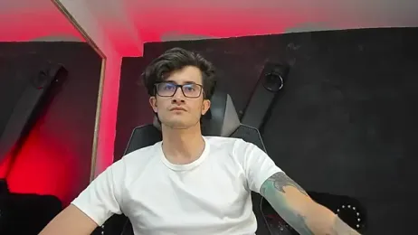 Loggan_donnelly webcam model stream image