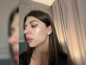 Roxysh webcam model stream image