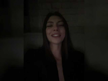 Roxysh webcam model stream image