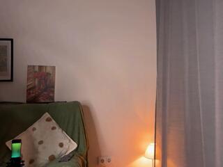 Mia Light webcam model stream image