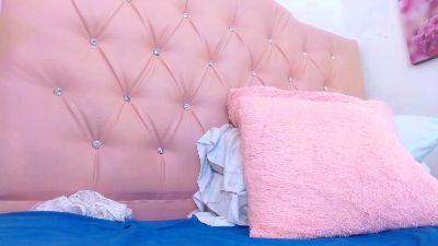 emily_cross webcam model stream image