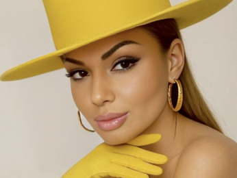 FlaviaMoon webcam model stream image