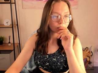 noora-moore webcam model stream image