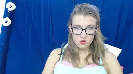 Yennyloves webcam model stream image