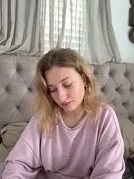 MileySummer webcam model stream image