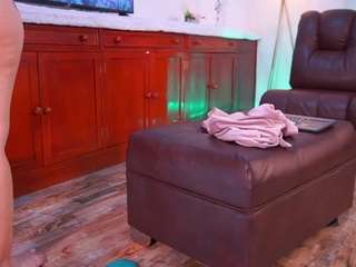 lara-giraldo webcam model stream image