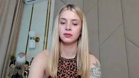 Touch_me webcam stripchat model stream image