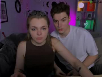 luna_blooming webcam model stream image