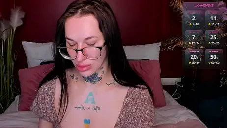 SarahLust webcam model stream image