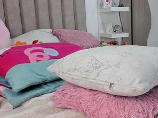 queen-antonella-oficial webcam model stream image