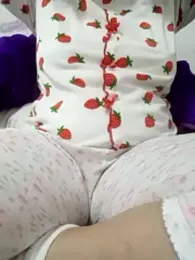 Bombamom webcam stripchat model stream image