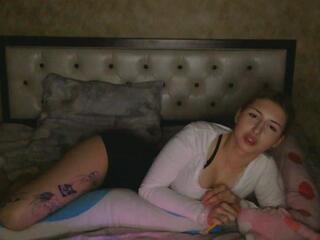 Maya Jelly webcam model stream image