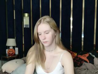 Morgan Ward webcam model stream image