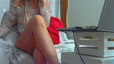 koralineee webcam model stream image