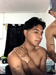 clousth webcam model stream image