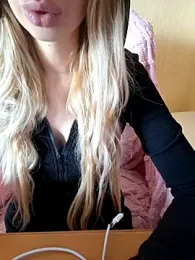 Elza_kom webcam model stream image