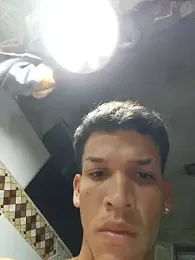 Labrada0221 webcam model stream image