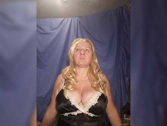 FameLara webcam model stream image