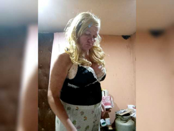 FameLara webcam model stream image