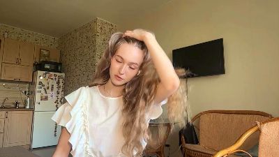 EmikoVlcek webcam model stream image
