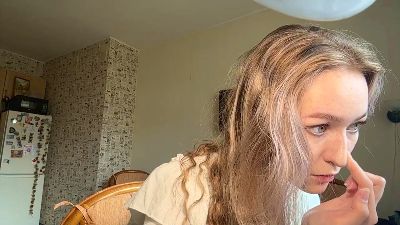 EmikoVlcek webcam model stream image